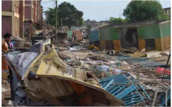 Lagos State Government Demolishes 2,000 Shanties In Jakande Estate